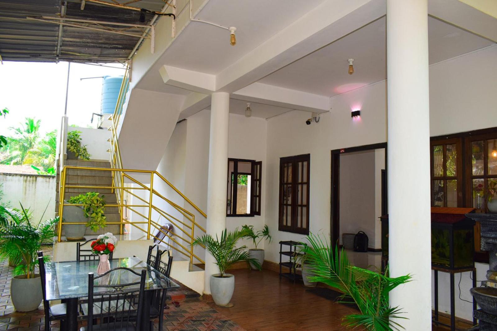 White Villa Hotel Triquinimale Exterior foto